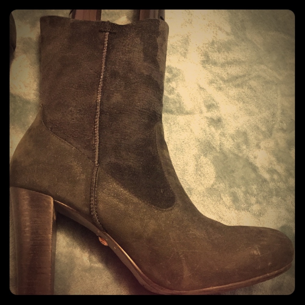 Ugh boots suede